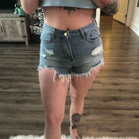 Destroyed Jean shorts - Picture 3 of 4